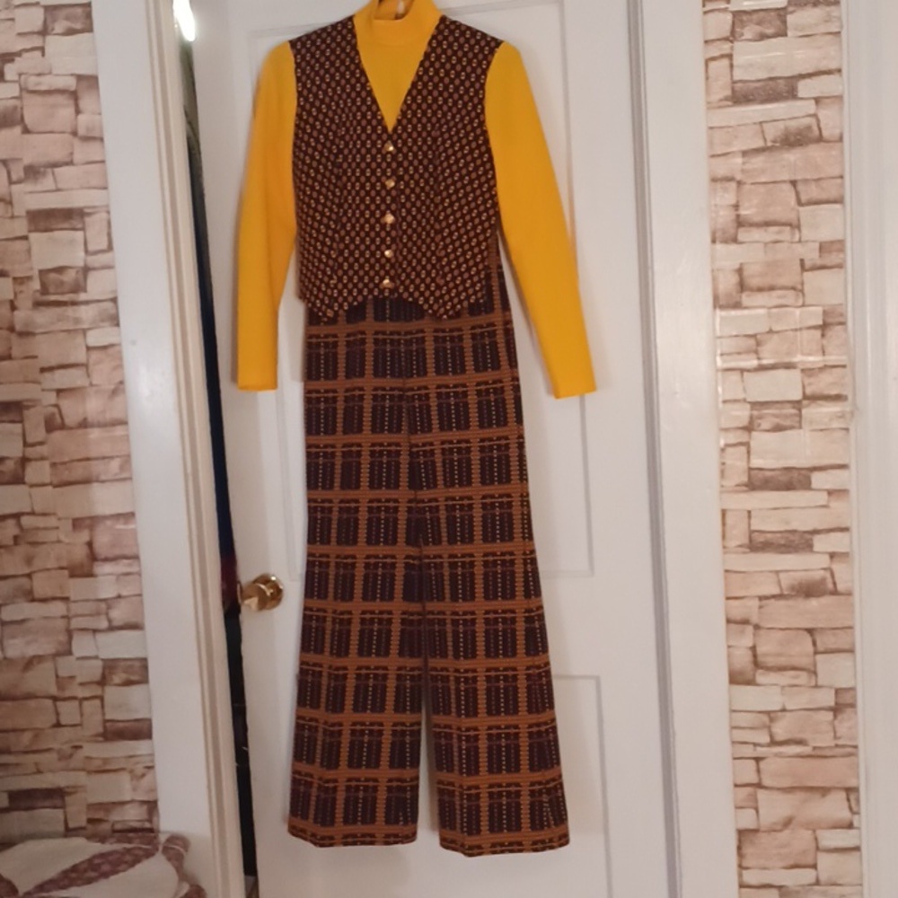 Vintage Gay Gibson 2 pc. Outfit. 1960's pants and top Jr. Size 11